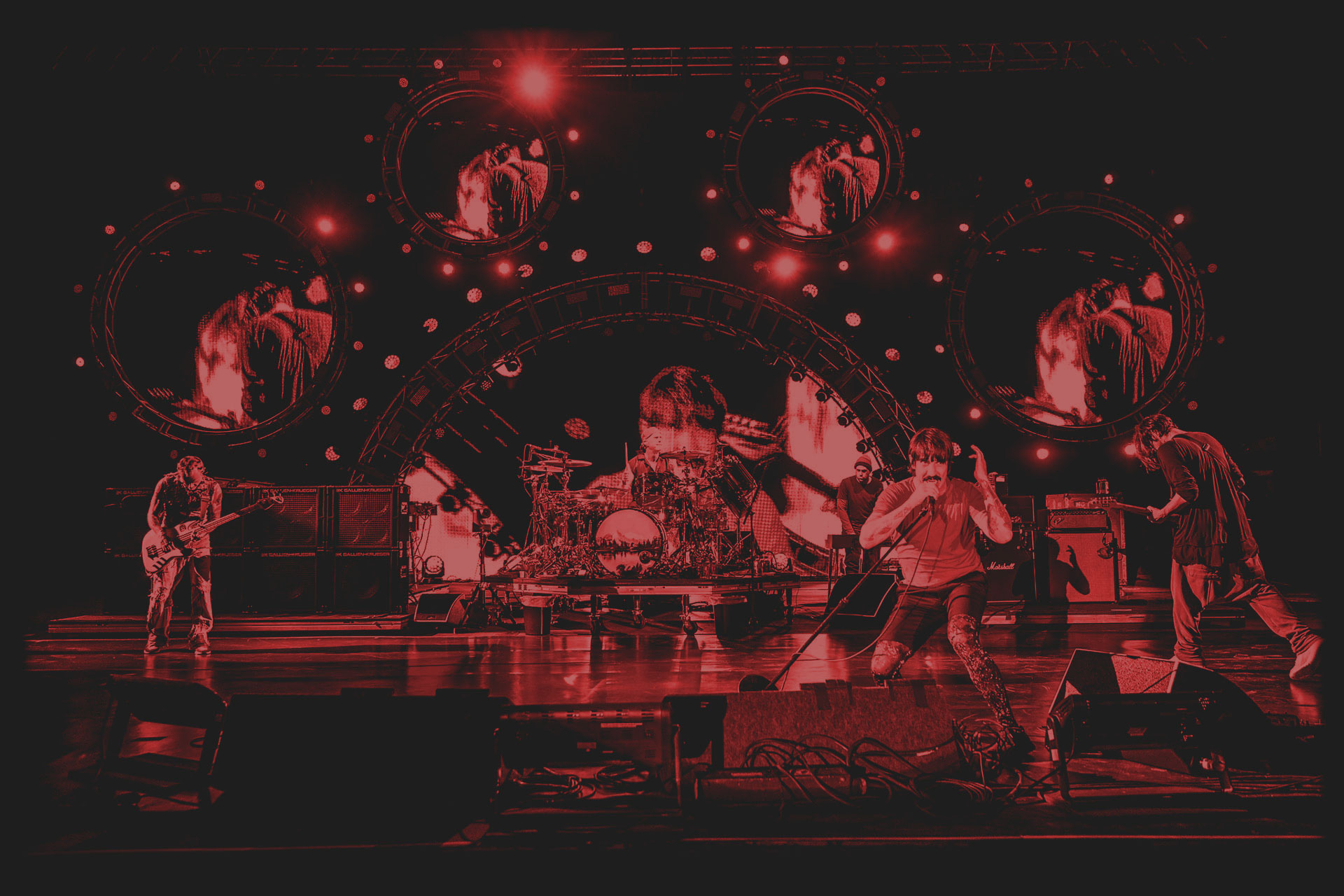 En rojo, Red hot chili peppers tocando en vivo