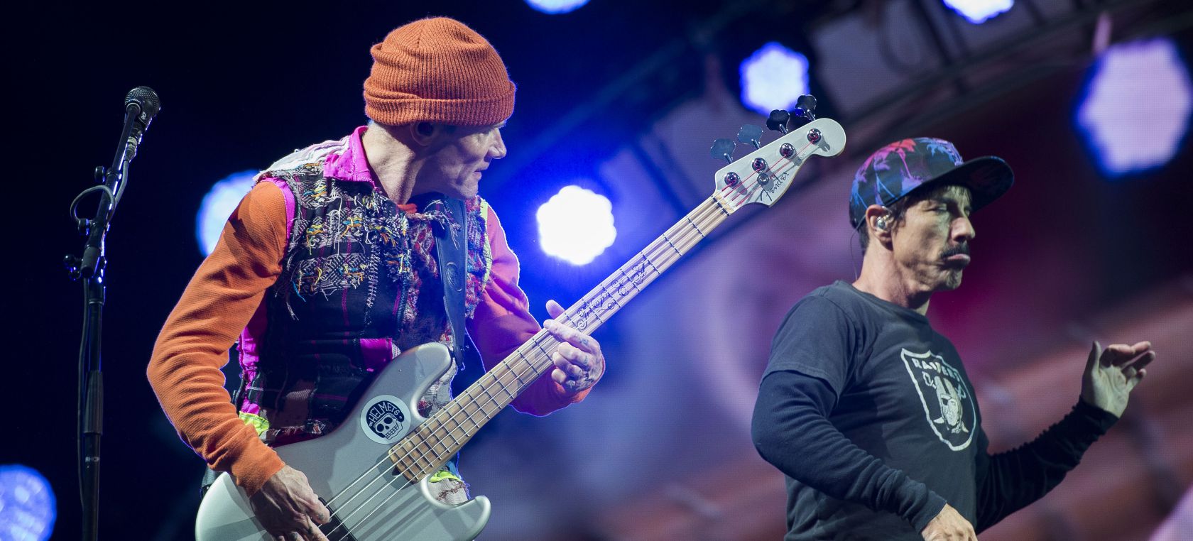 Flea improvisando